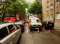 Feuerwehrmann verunglueckt Köln Kalk P06